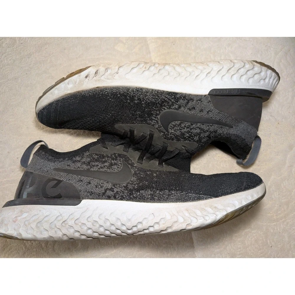 Nike Epic React Flyknit Women's Size 9 Running Shoes Black Gray